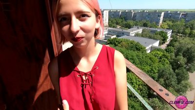 د شاګرد حساسیت په بهر کې یو اجنبی سړی وخوري - د هغه په ​​مخ کې